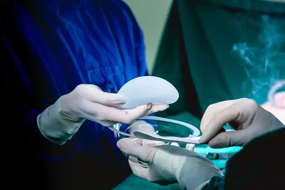 Choosing the size of breast implants